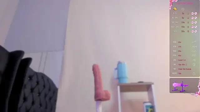 Snapshot of lannarusso_ chatting on 12.19.24 lannarusso online show from 12.19.24