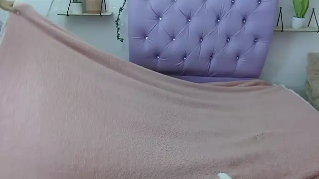 Freyja 01 online show from 09.21.25