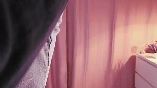 KimWilli online show from 03.18.25