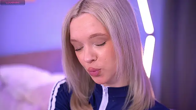  AlinaBailey online show from 04.13.26