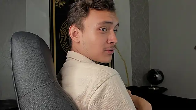Desmon Clark online show from 01.03.25