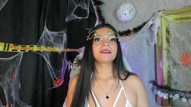 Snapshot of Candys_victoria chatting on 10.29.25 Candys victoria online show from 10.29.25