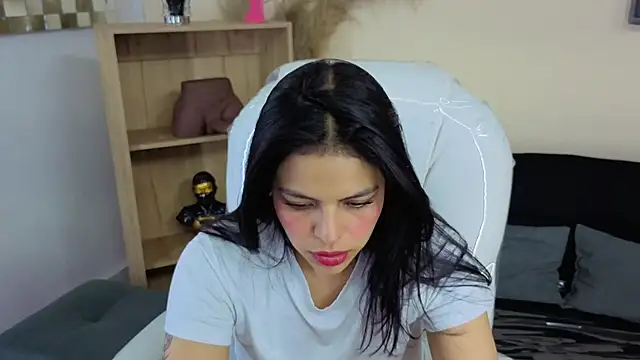 Eliie Ruizz online show from 10.18.25