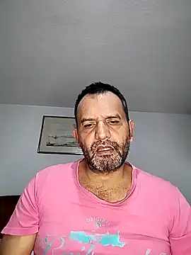 Snapshot of RogueTraveler chatting on 09.29.25 RogueTraveler online show from 09.29.25