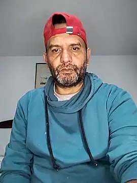 Snapshot of RogueTraveler chatting on 10.01.25 RogueTraveler online show from 10.01.25