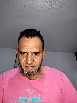 Snapshot of RogueTraveler chatting on 10.03.25 RogueTraveler online show from 10.03.25