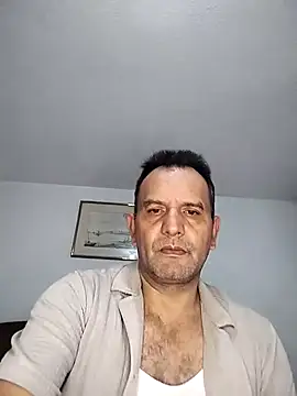 Snapshot of RogueTraveler chatting on 10.07.25 RogueTraveler online show from 10.07.25