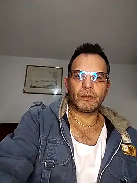 Snapshot of RogueTraveler chatting on 10.23.25 RogueTraveler online show from 10.23.25