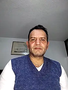 Snapshot of RogueTraveler chatting on 10.30.25 RogueTraveler online show from 10.30.25