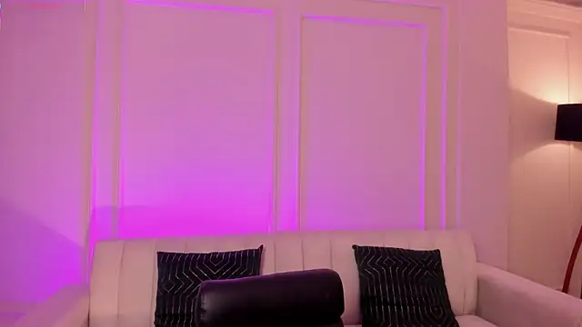 Snapshot of AmberFarrell chatting on 09.27.25 AmberFarrell online show from 09.27.25