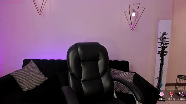 Snapshot of AmberFarrell chatting on 10.14.25 AmberFarrell online show from 10.14.25