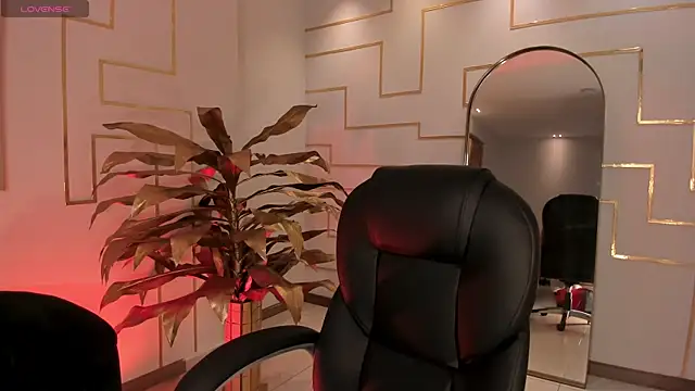 Snapshot of AmberFarrell chatting on 10.31.25 AmberFarrell online show from 10.31.25