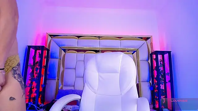 Snapshot of Princess_Helena chatting on 01.13.25 Princess Helena online show from 01.13.25