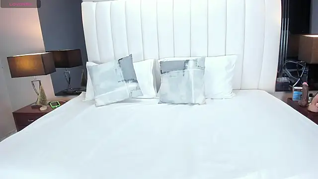 HannaPaola online show from 12.21.24