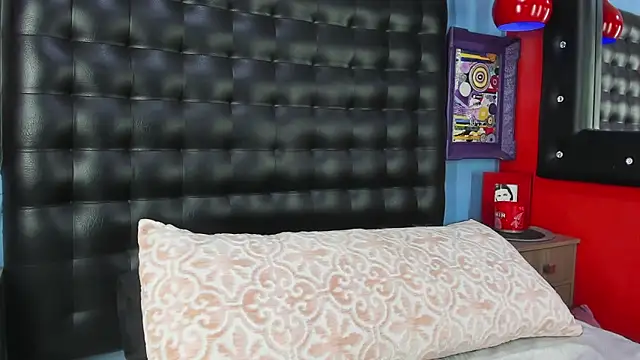 Snapshot of Liah_Grey8 chatting on 10.08.25 Liah Grey8 online show from 10.08.25