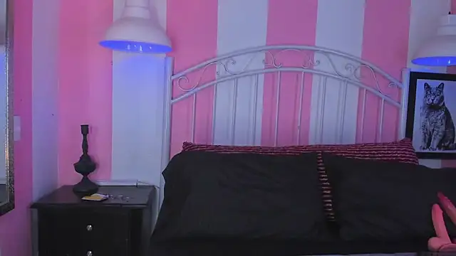 Snapshot of Liah_Grey8 chatting on 10.11.25 Liah Grey8 online show from 10.11.25