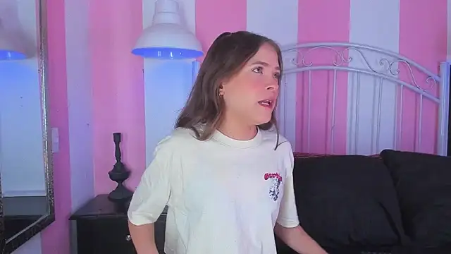 Snapshot of Liah_Grey8 chatting on 10.14.25 Liah Grey8 online show from 10.14.25