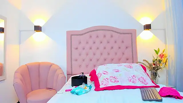 JulieeHabubu online show from 10.24.25