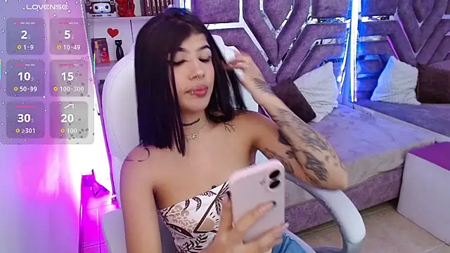 AliceWalker 11 online show from 12.19.25