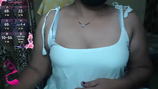 Snapshot of Queen_sakshi chatting on 11.27.25 Queen sakshi online show from 11.27.25