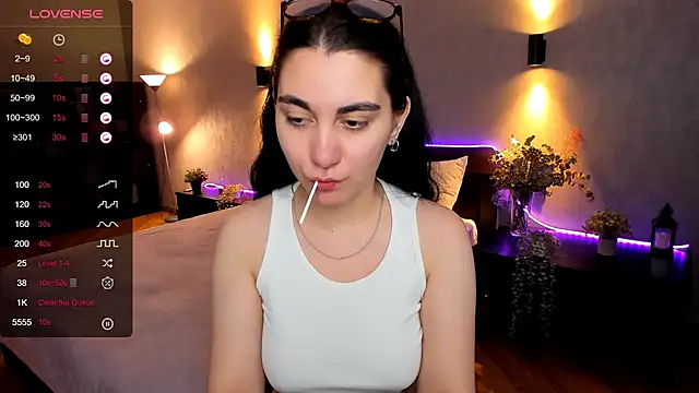 hannacheekss  online show from 12.03.24