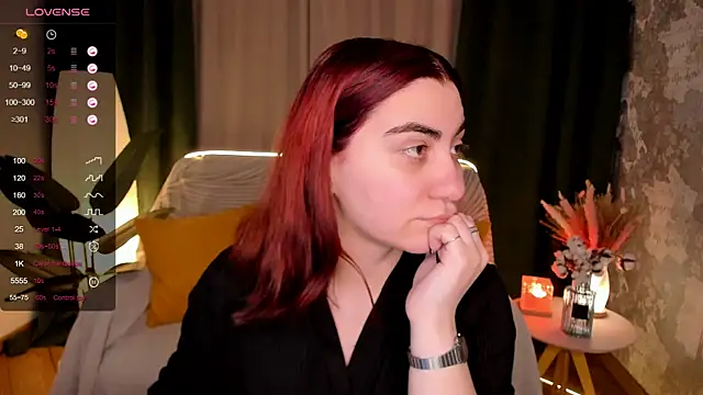 hannacheekss  online show from 12.03.25