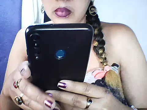 layanah12 online show from 10.11.25