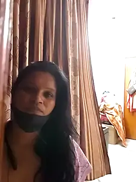 Snapshot of Lilly-queen chatting on 02.05.25 Lilly-queen online show from 02.05.25