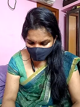 Snapshot of Lilly-queen chatting on 03.19.25 Lilly-queen online show from 03.19.25