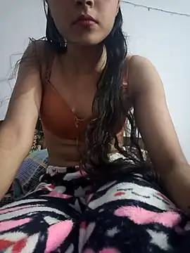 Snapshot of pikubaby chatting on 12.14.24 pikubaby online show from 12.14.24