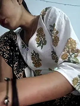 Snapshot of pikubaby chatting on 03.18.25 pikubaby online show from 03.18.25