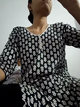 Snapshot of pikubaby chatting on 10.17.25 pikubaby online show from 10.17.25