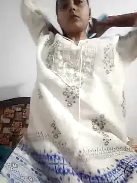 Snapshot of pikubaby chatting on 10.21.25 pikubaby online show from 10.21.25