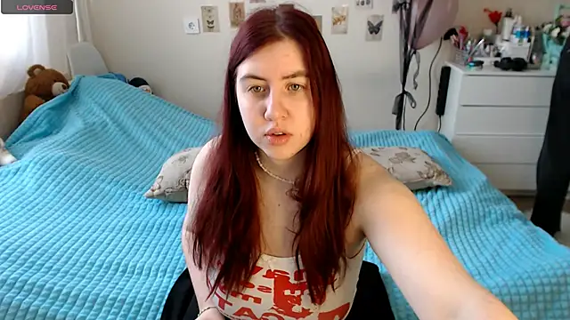 Snapshot of BettyandRich_ chatting on 10.09.25 BettyandRich  online show from 10.09.25