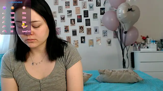 Snapshot of BettyandRich_ chatting on 10.10.25 BettyandRich  online show from 10.10.25