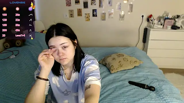 Snapshot of BettyandRich_ chatting on 10.23.25 BettyandRich  online show from 10.23.25