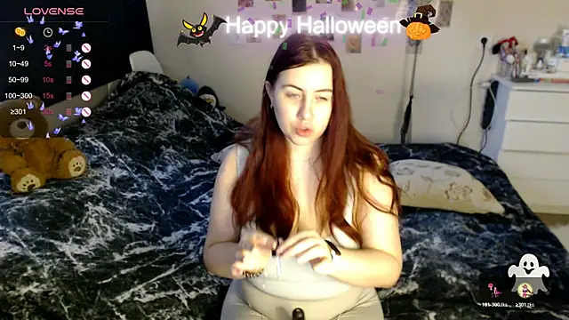 Snapshot of BettyandRich_ chatting on 10.31.25 BettyandRich  online show from 10.31.25