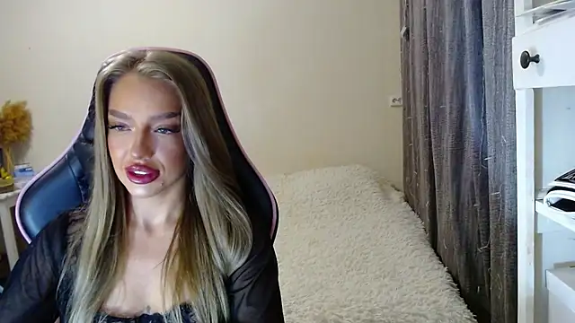 lonely dreamm online show from 01.05.25