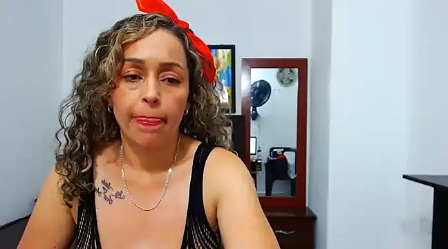 Snapshot of ariellth chatting on 12.29.24 ariellth online show from 12.29.24