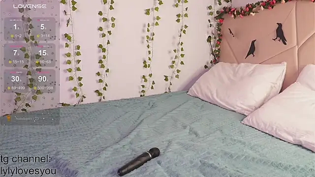 Snapshot of lylylovesyou chatting on 10.24.25 lylylovesyou online show from 10.24.25