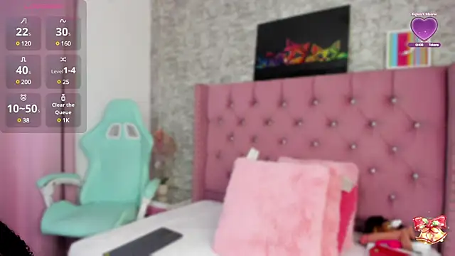 Snapshot of NahiaraReina chatting on 12.29.24 NahiaraReina online show from 12.29.24
