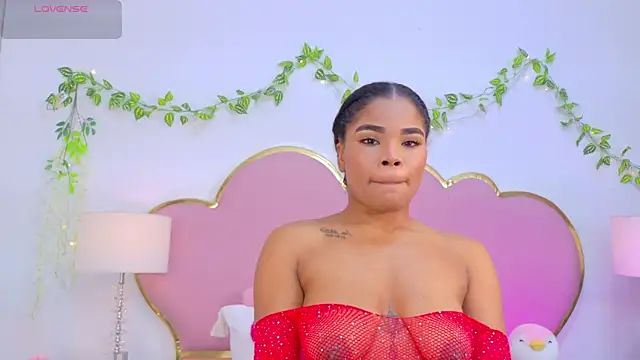 NahiaraReina online show from 12.03.25