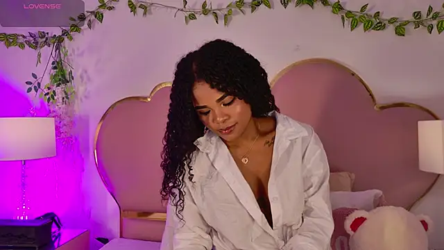 Snapshot of NahiaraReina chatting on 06.03.26 NahiaraReina online show from 06.03.26
