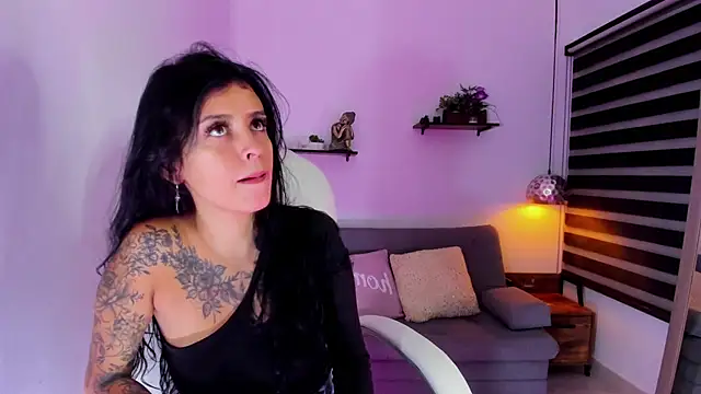 Snapshot of yenny_garcia chatting on 09.30.25 yenny garcia online show from 09.30.25