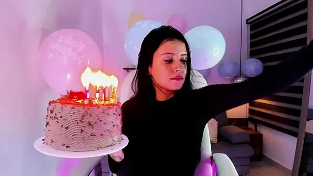 Snapshot of yenny_garcia chatting on 10.07.25 yenny garcia online show from 10.07.25