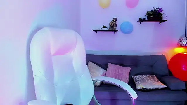 Snapshot of yenny_garcia chatting on 11.01.25 yenny garcia online show from 11.01.25