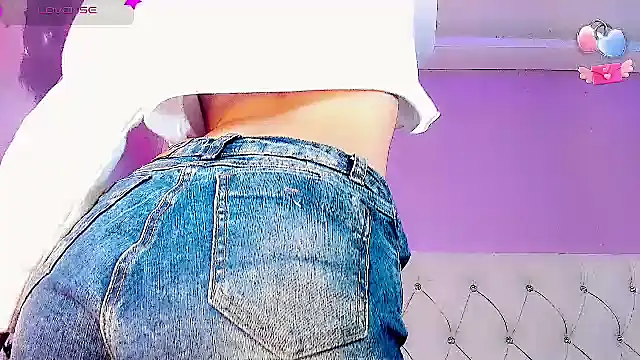 Snapshot of Babyaleja chatting on 03.21.25 Babyaleja online show from 03.21.25