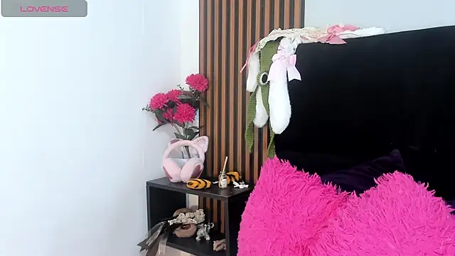 Madelin Clerk online show from 12.06.24