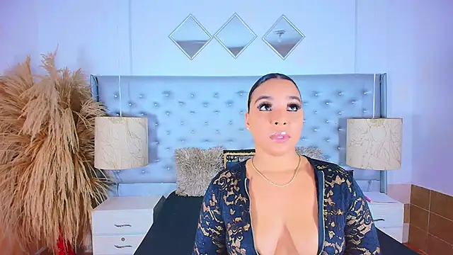 Snapshot of EileenBenzon chatting on 10.29.25 EileenBenzon online show from 10.29.25