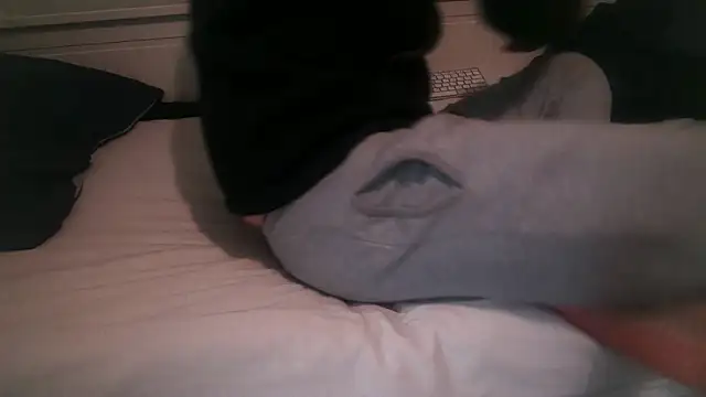 Snapshot of an4y8ot chatting on 12.14.24 an4y8ot online show from 12.14.24